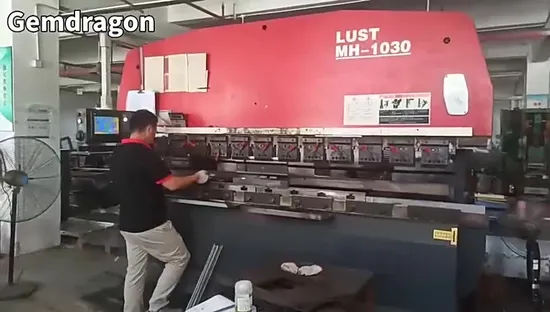 슈퍼 얇은 120mm 방수 키오스크 야외 LCD 토템 수직 LCD 광고 TV